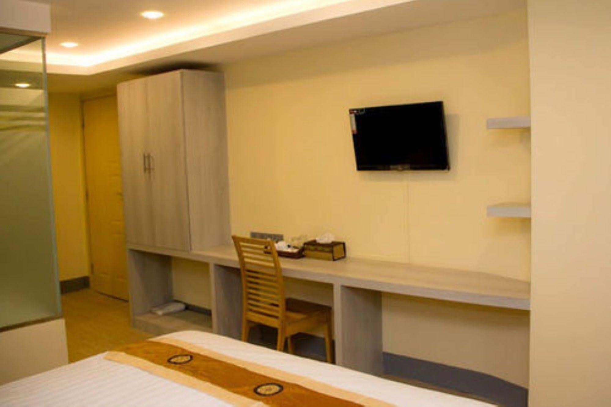 Hotel Mila Noa Янгон Екстериор снимка