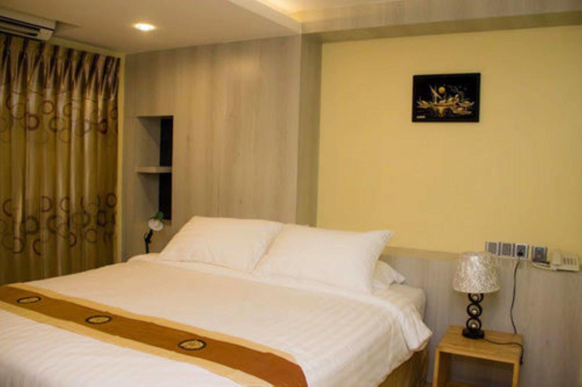 Hotel Mila Noa Янгон Екстериор снимка